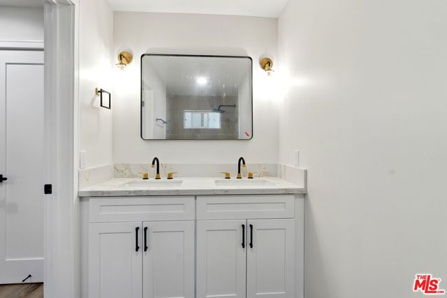 4340 2nd Avenue, Los Angeles CA: https://media.crmls.org/mediaz/bc080e4c-a627-4f4c-adf1-233801a8025d.jpg