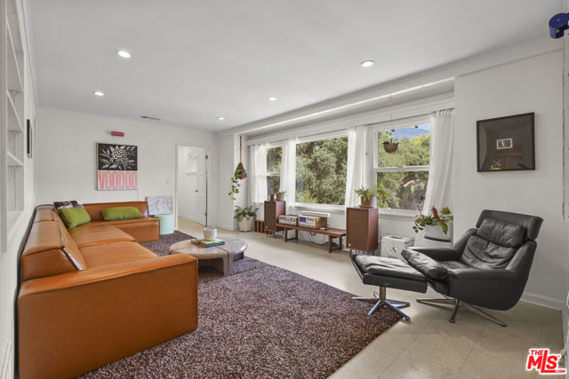 9747 Haines Canyon Avenue, Tujunga CA: https://media.crmls.org/mediaz/bc0815bd-1955-4c72-b8c8-8026e591bebd.jpg