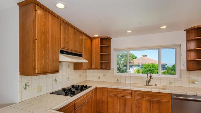 372 Elm Street, San Carlos CA: https://media.crmls.org/mediaz/bc081cf6-84b5-4132-ac96-64d15706960e.jpg
