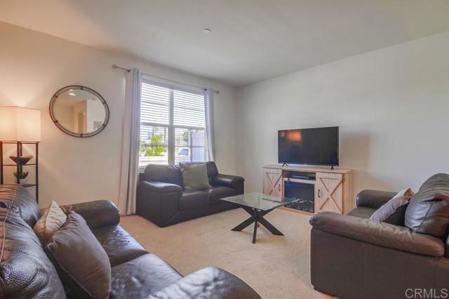 Detail Gallery Image 9 of 60 For 1330 Santa Liza #4,  Chula Vista,  CA 91913 - 4 Beds | 3/1 Baths