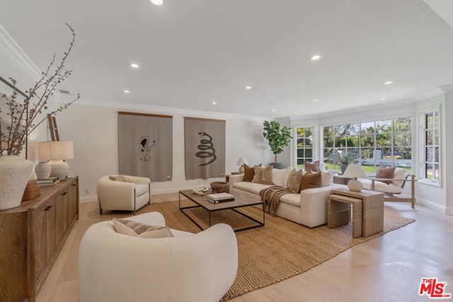 23030 Collins Street photo 8