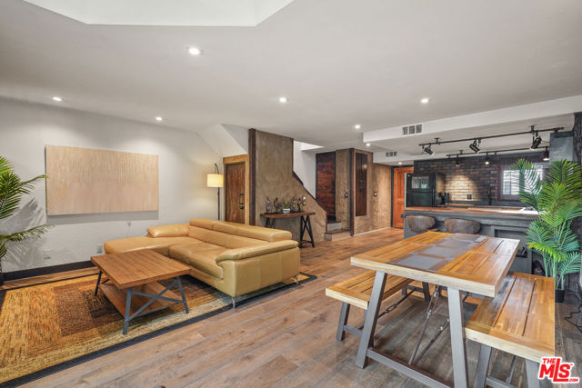 10926 Bluffside Drive, Studio City CA: https://media.crmls.org/mediaz/bc097139-c441-47c4-9c48-df9a5d5e443a.jpg