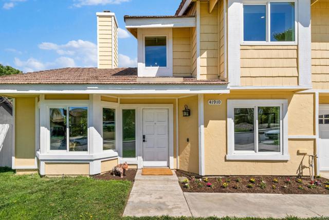 41910 Humber Drive, Temecula CA: https://media.crmls.org/mediaz/bc0a0632-fe92-4596-bc89-b40306e99a59.jpg