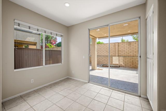 Detail Gallery Image 12 of 39 For 638 Sumner Way #2,  Oceanside,  CA 92058 - 4 Beds | 2/1 Baths