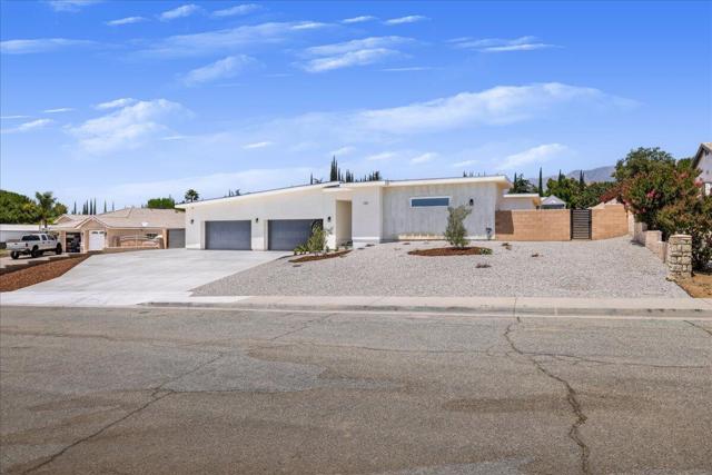 4195 Evergreen Lane, Banning CA: https://media.crmls.org/mediaz/bc0c2978-3a56-422b-b568-cfe82ad865fd.jpg