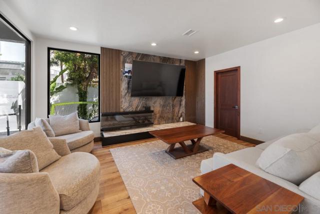 6675 Caminito Lindrick, La Jolla CA: https://media.crmls.org/mediaz/bc0c94e5-90e2-4ab9-9409-7162a7fab1a8.jpg