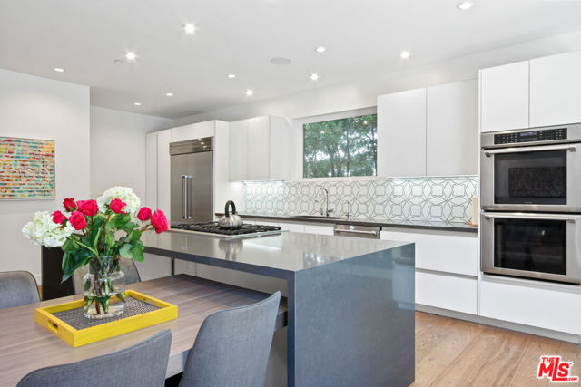 4312 Mentone Avenue, Culver City CA: https://media.crmls.org/mediaz/bc0d8f3a-77d4-4b70-a5bc-86ebb06787ed.jpg