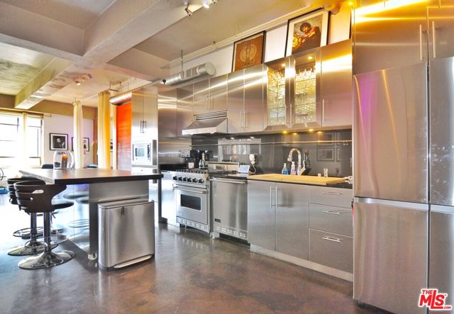 849 S Broadway, Los Angeles CA: https://media.crmls.org/mediaz/bc0da43d-e182-4958-b990-c79afb55007f.jpg