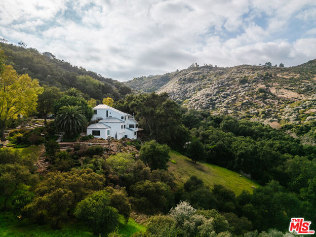 2002 Tuna Canyon Road, Topanga CA: https://media.crmls.org/mediaz/bc0e1e2f-0079-4e05-9c3e-b35c64f10963.jpg