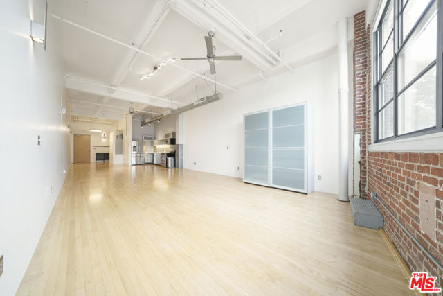 1850 Industrial Street, Los Angeles CA: https://media.crmls.org/mediaz/bc0e35dd-6d65-420c-b1b1-138a302a6e4d.jpg