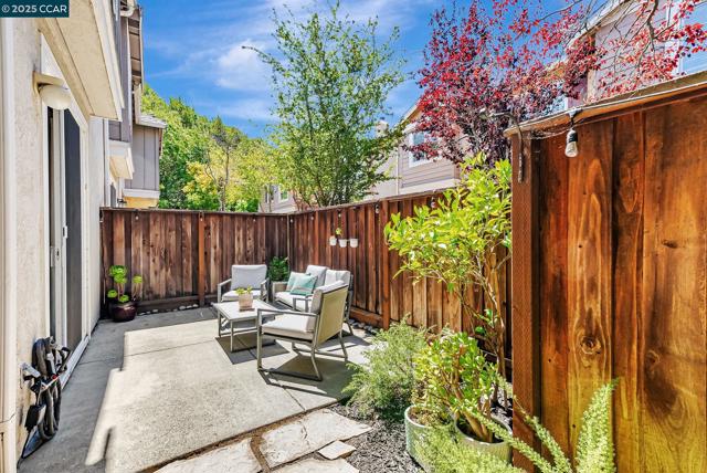 10630 Roys Hill Ln, Dublin CA: https://media.crmls.org/mediaz/bc0e7d48-3af9-4a63-959e-5f0f8e15ab24.jpg