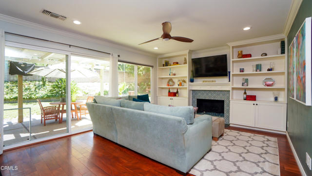 718 Pamela Wood Street, Thousand Oaks CA: https://media.crmls.org/mediaz/bc0eb202-a303-4a6b-aa17-6391c56385f9.jpg