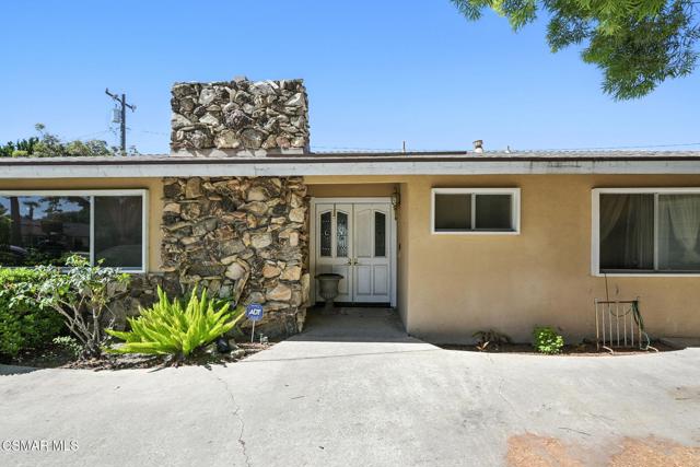 2049 Stanford Drive, Simi Valley CA: https://media.crmls.org/mediaz/bc0ee91c-4b14-4e2d-bc4a-4461ab8114f0.jpg