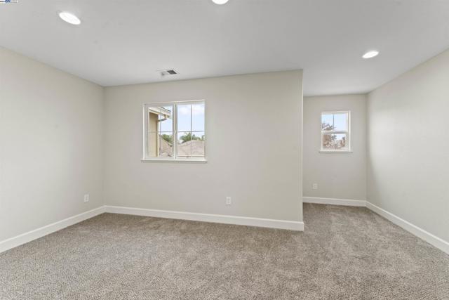 204 Daylily Ln, Patterson CA: https://media.crmls.org/mediaz/bc104143-39cb-4488-9710-e60a3bb27158.jpg