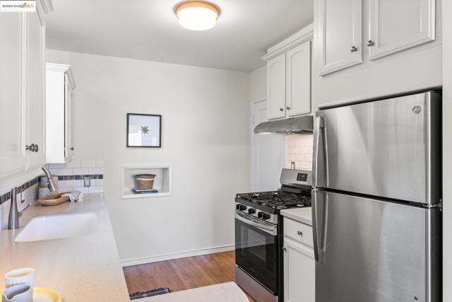 1420 Catherine Dr, Berkeley CA: https://media.crmls.org/mediaz/bc1055a3-ba0d-4198-a3d6-ea53766cc9e2.jpg