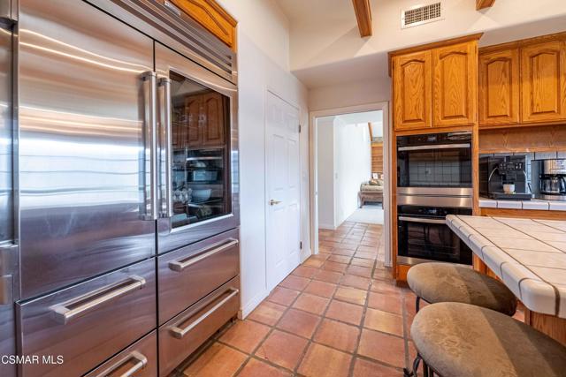 11300 Highridge Court, Camarillo CA: https://media.crmls.org/mediaz/bc10727a-3fc8-4602-8c25-c5d5b29812d0.jpg