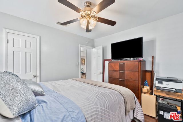 2031 W 98th Street, Los Angeles CA: https://media.crmls.org/mediaz/bc109589-f580-4a98-98d4-24bd6560ef54.jpg