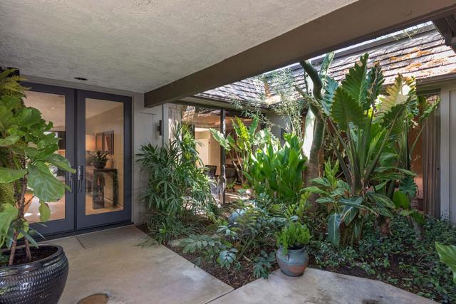 22 Cornell Drive, Rancho Mirage CA: https://media.crmls.org/mediaz/bc112490-1c71-4d3f-a99c-bb668ecbc1cc.jpg
