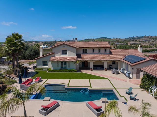 Detail Gallery Image 2 of 50 For 5617 Hidden Grove Way, Bonsall,  CA 92003 - 4 Beds | 3/1 Baths