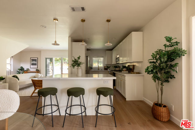 5018 Valleydale Avenue, Los Angeles CA: https://media.crmls.org/mediaz/bc11ed1a-deb3-4526-9301-187013d27304.jpg