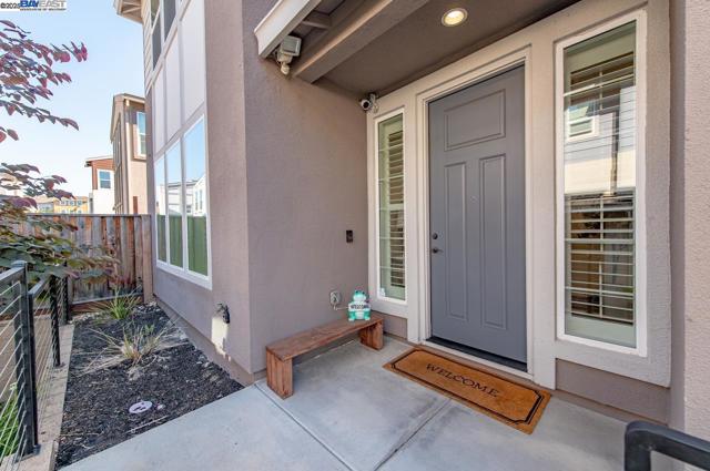 4338 Healdsburg Way, Dublin CA: https://media.crmls.org/mediaz/bc124c7f-c215-4a01-a9a2-9a7234bd4be7.jpg