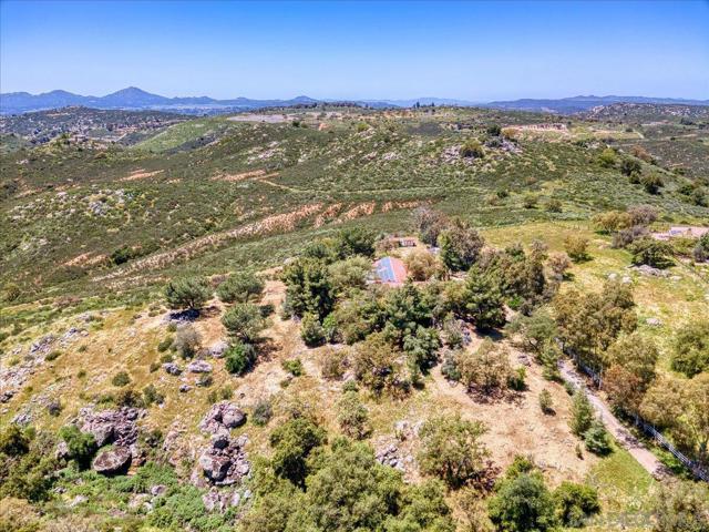 24903 Oakana Rd, Ramona CA: https://media.crmls.org/mediaz/bc12b6c8-0071-4330-b792-68597233badc.jpg