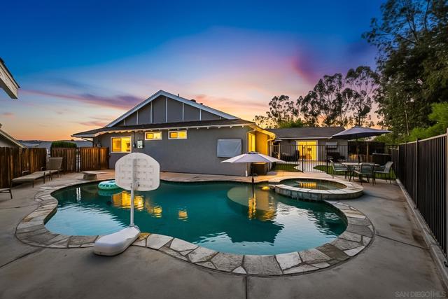 13306 Tawanka Dr, Poway CA: https://media.crmls.org/mediaz/bc12db02-309d-404a-a69b-7d8e14167692.jpg