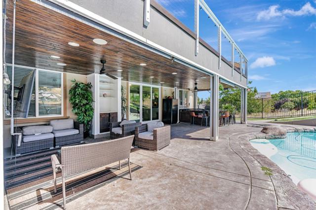 2700 St Regis Avenue, Brentwood CA: https://media.crmls.org/mediaz/bc12ec28-b29c-40c6-adef-377271f15cf4.jpg