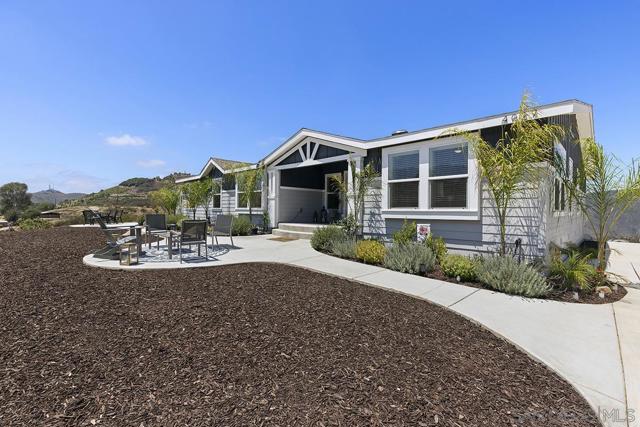 4027 Sumac Summit, Fallbrook CA: https://media.crmls.org/mediaz/bc12f25e-db8f-42bc-b7bb-e7df824fa0cf.jpg