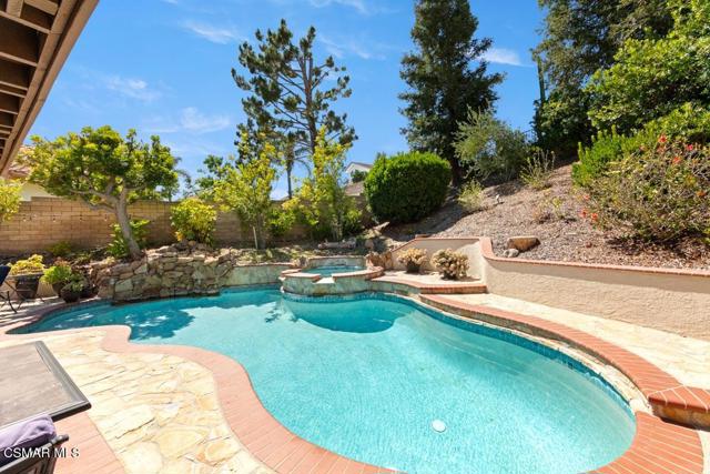 3085 Klamath Avenue, Simi Valley CA: https://media.crmls.org/mediaz/bc12f440-cf07-48be-bc4a-7aabc6e015bf.jpg