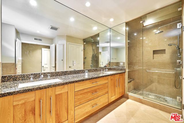 13078 Mindanao Way, Marina del Rey CA: https://media.crmls.org/mediaz/bc13387a-dc14-469e-b293-f7d829c20e06.jpg