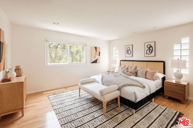 980 Oneonta Drive, Los Angeles CA: https://media.crmls.org/mediaz/bc13455d-54e6-4412-b1e9-8653928e0b77.jpg