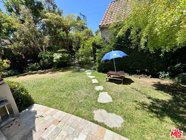 328 15th Street, Santa Monica CA: https://media.crmls.org/mediaz/bc13cb65-e256-4197-9c01-176996391b1e.jpg