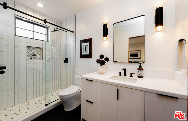 4153 Vantage Avenue, Studio City CA: https://media.crmls.org/mediaz/bc13eeed-c950-41d5-8617-e4a7f3316986.jpg