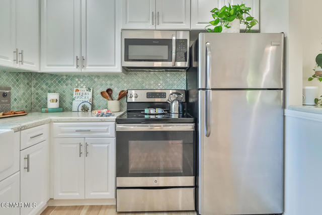 4021 Yankee Drive, Agoura Hills CA: https://media.crmls.org/mediaz/bc13f8ff-98e6-43e5-8582-d4d38393a021.jpg