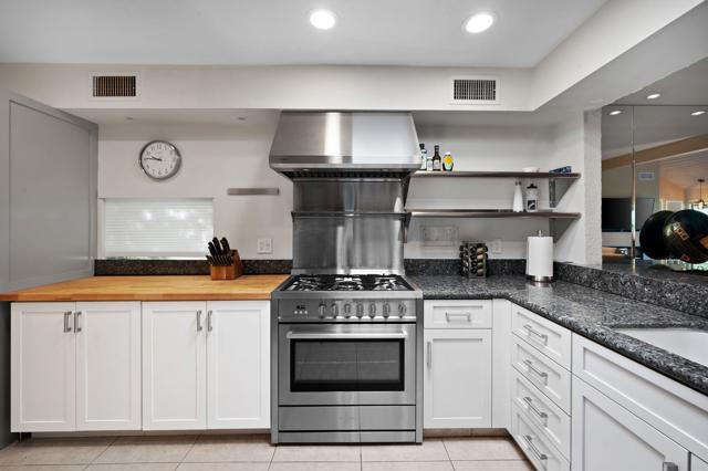 312 Forest Hills Drive, Rancho Mirage CA: https://media.crmls.org/mediaz/bc14243d-3766-46a7-8690-30a195f09921.jpg