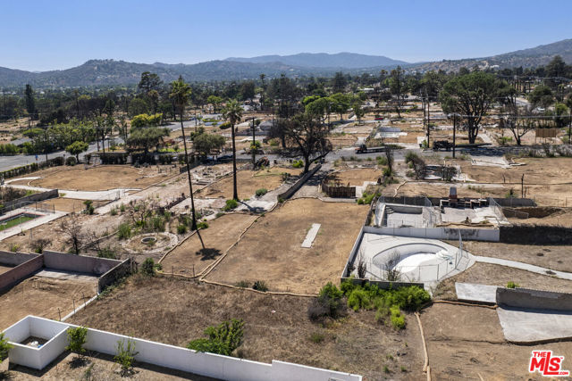 2738 Marengo Avenue, Altadena CA: https://media.crmls.org/mediaz/bc14e772-3874-4303-8527-3f41277864c3.jpg