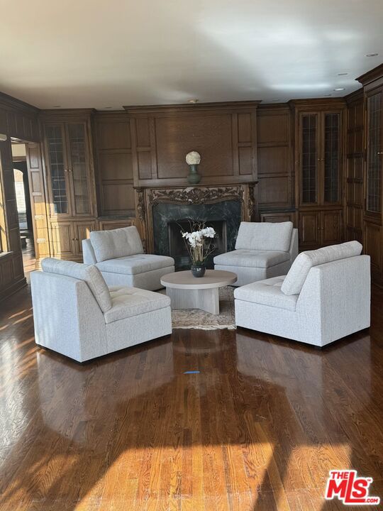543 Perugia Way, Los Angeles CA: https://media.crmls.org/mediaz/bc14f7dd-aeac-426d-b58e-1d296ef4a5ea.jpg