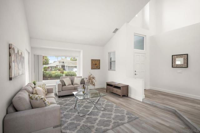 13358 Twin Circle Ct, Poway CA: https://media.crmls.org/mediaz/bc158cce-1f6c-4301-b88a-c08fa23480d0.jpg