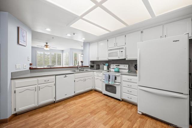 5895 Friars Rd, San Diego CA: https://media.crmls.org/mediaz/bc15a79d-e9be-404a-9243-1e60fd80de62.jpg