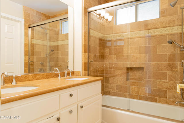 3063 Espana Lane, Thousand Oaks CA: https://media.crmls.org/mediaz/bc15f977-9f99-4c58-8e65-989709b24a47.jpg