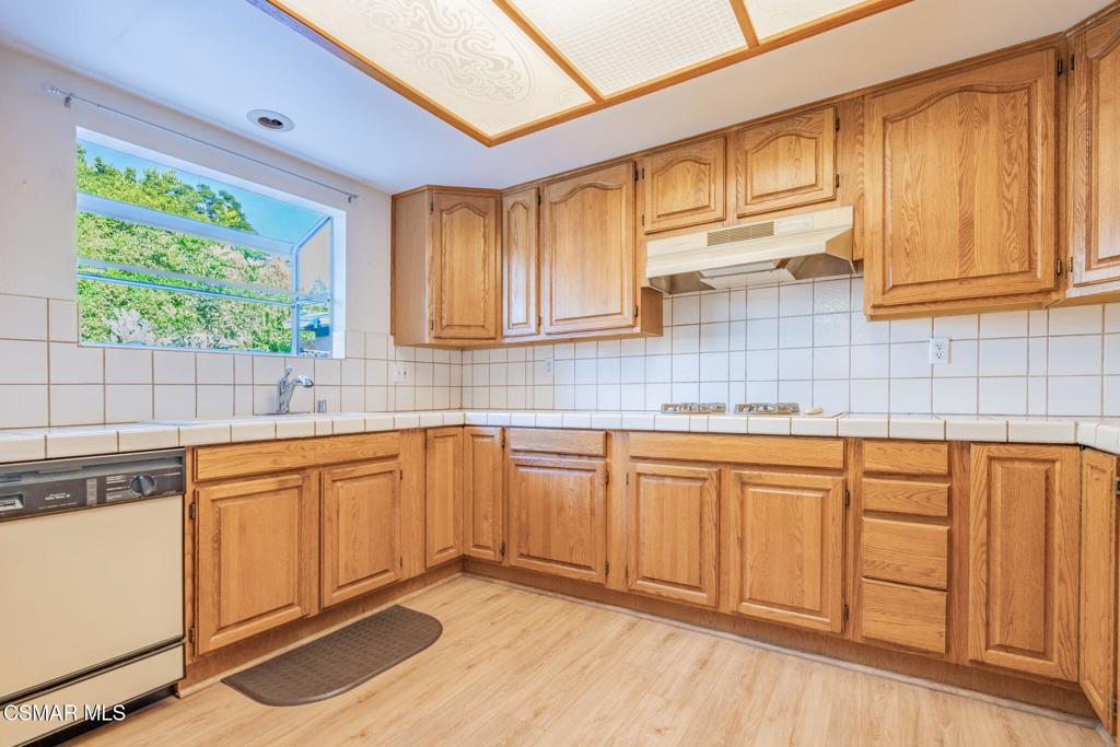 https://media.crmls.org/mediaz/bc1615f7-4771-4313-b9e5-84f45ac9bc71.jpg?preset=X-Large