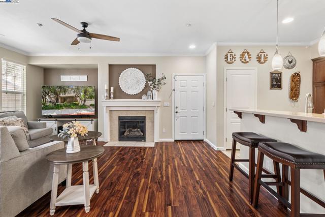 161 W Luna Loca Ln, Mountain House CA: https://media.crmls.org/mediaz/bc16176e-0e4a-45b4-82fd-ec5062d8c114.jpg