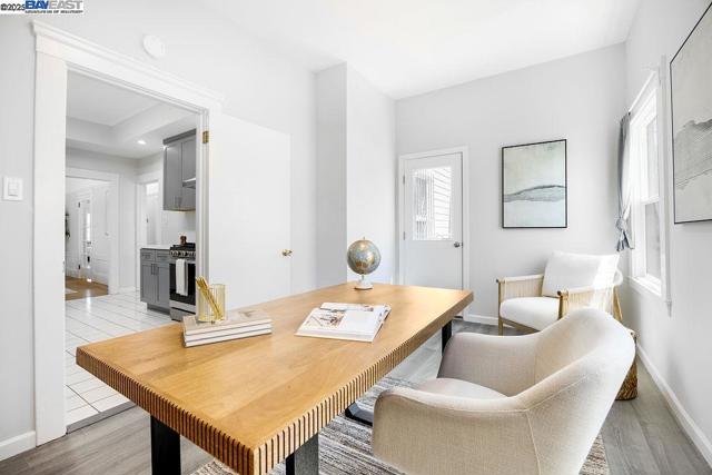 300 Somerset St, San Francisco CA: https://media.crmls.org/mediaz/bc16de4d-0246-40ac-ad41-a39fcb5818ec.jpg