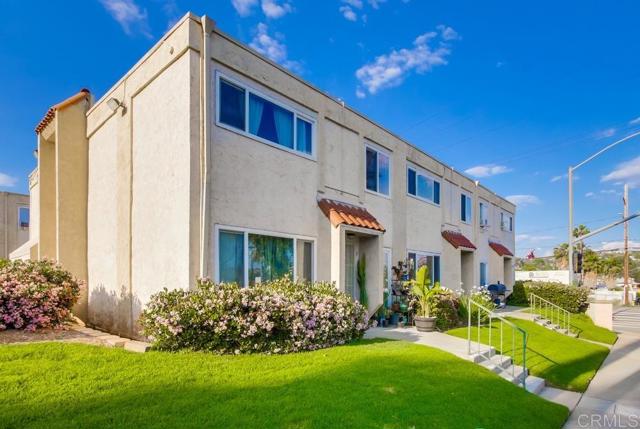 Home for Sale in Lakeside