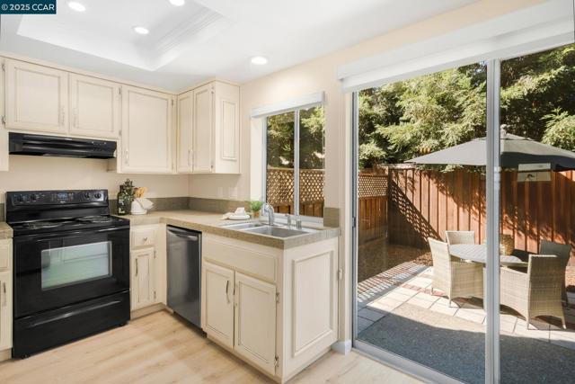 1354 Walden Rd, Walnut Creek CA: https://media.crmls.org/mediaz/bc170031-866a-4e78-aafc-bac07db1af15.jpg
