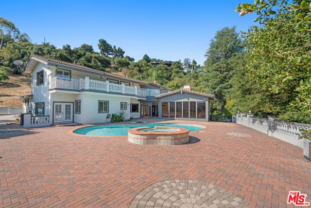 3200 Oakley Drive, Los Angeles CA: https://media.crmls.org/mediaz/bc17263a-9979-4c8e-bbb7-8986a3915aa2.jpg