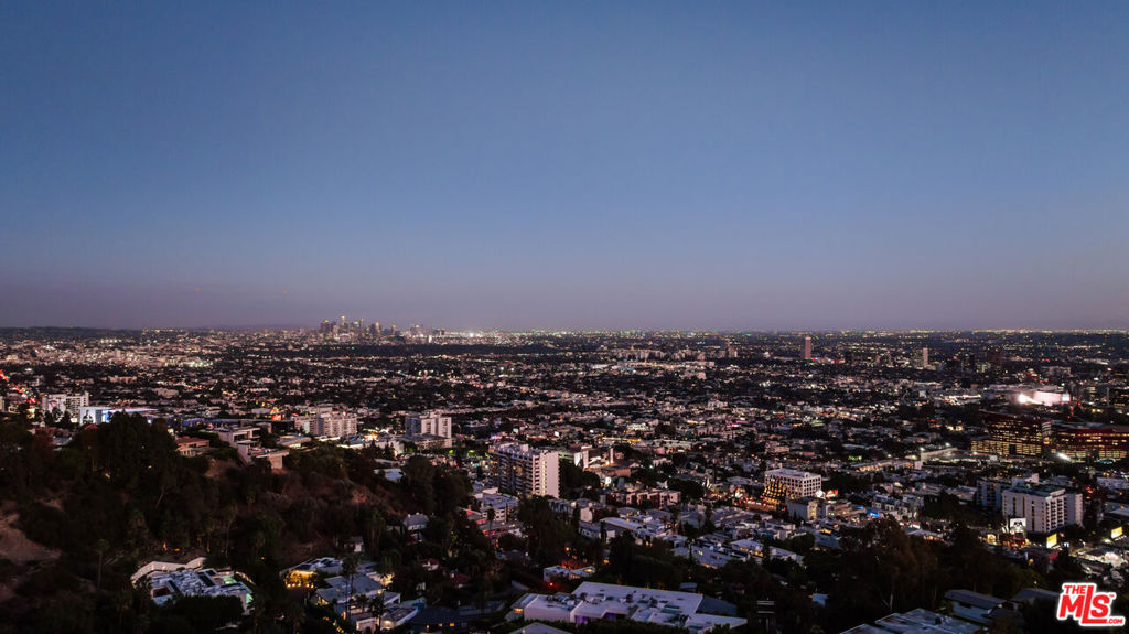 https://media.crmls.org/mediaz/bc176146-6e84-4828-8be9-d04f9e1cd907.jpg?preset=X-Large