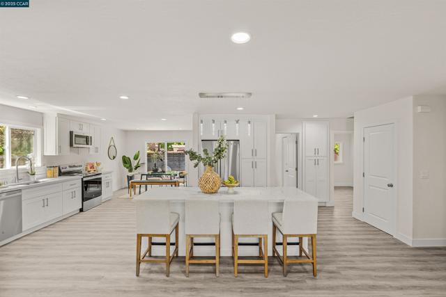 3319 Claudia Dr, Concord CA: https://media.crmls.org/mediaz/bc17fbca-9cf2-413f-ac47-d0bb8f8fb791.jpg