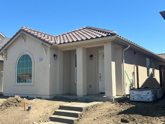 789 Aurora Way, King City CA: https://media.crmls.org/mediaz/bc183732-0b3f-43e8-ad67-16ce6a4a2c8d.jpg